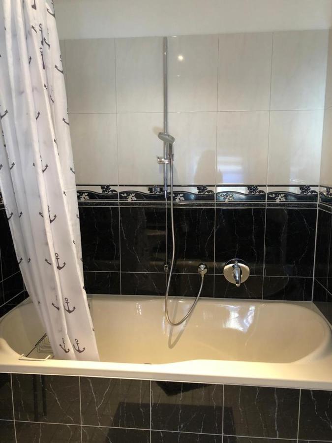 Grenznahe Ferienwohnung Mit 4 Schlafzimmern Grenzach-Wyhlen Luaran gambar